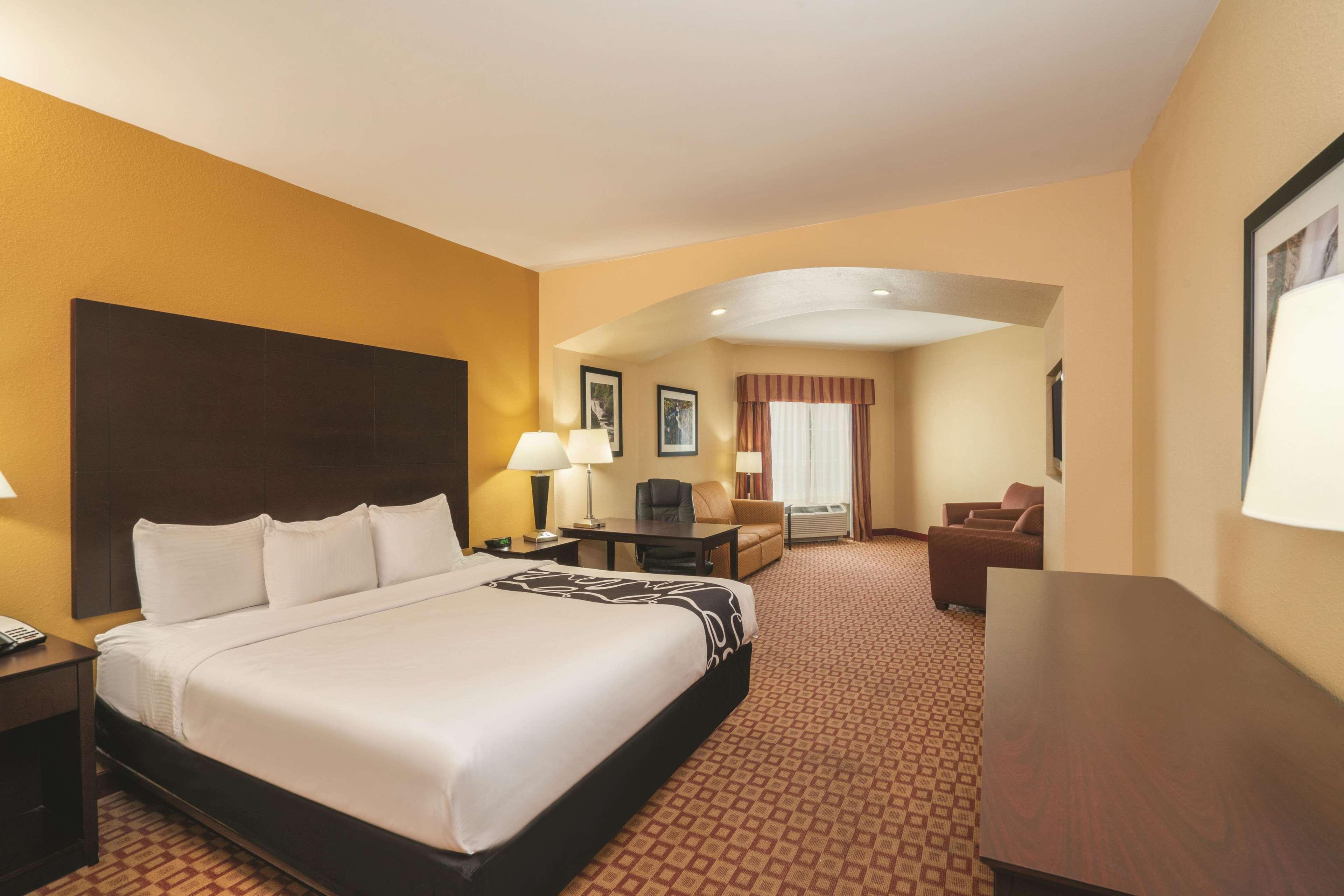 Comfort Inn & Suites Verona At Turning Stone Resort Casino Extérieur photo