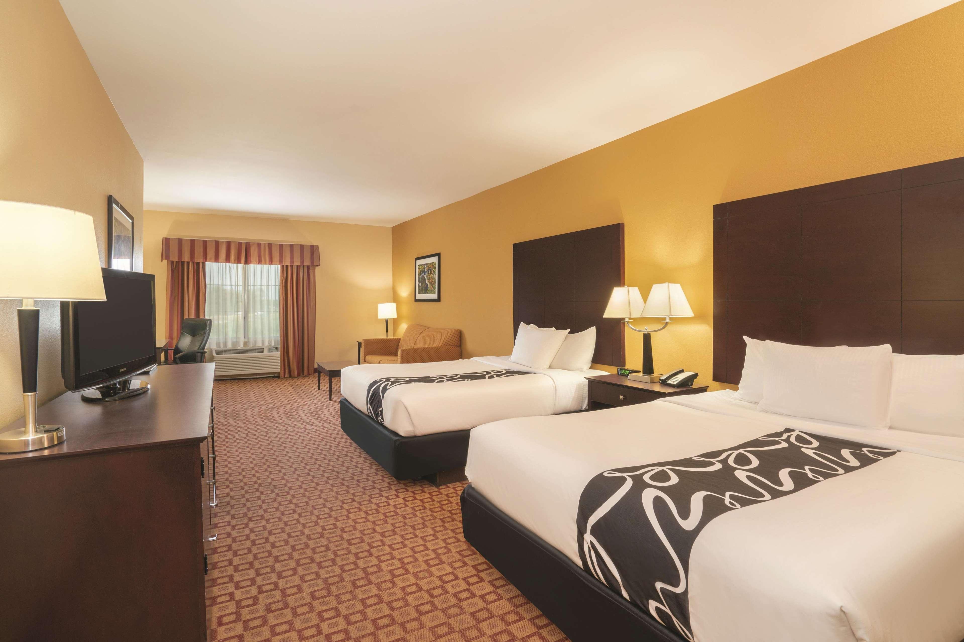 Comfort Inn & Suites Verona At Turning Stone Resort Casino Extérieur photo