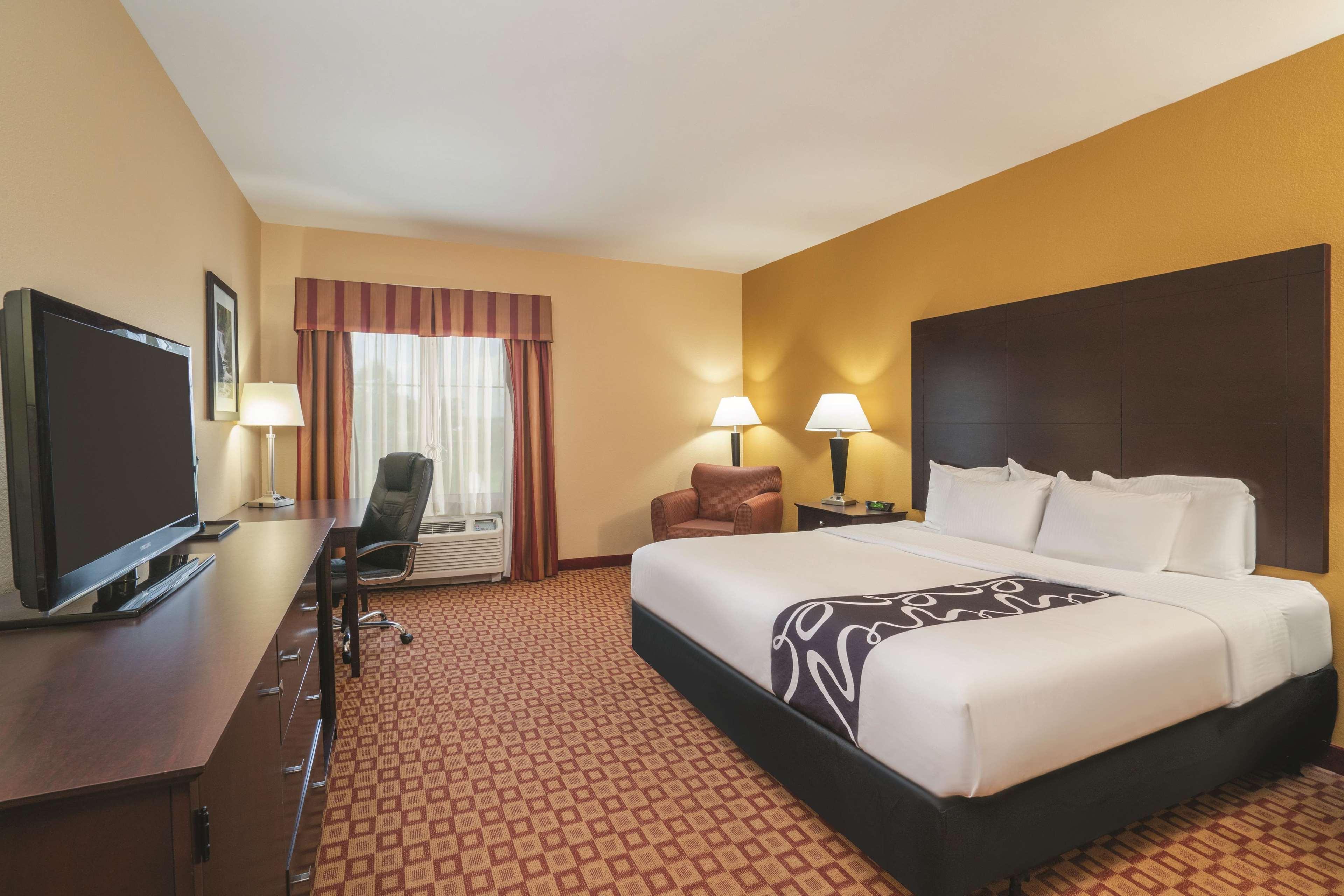 Comfort Inn & Suites Verona At Turning Stone Resort Casino Extérieur photo