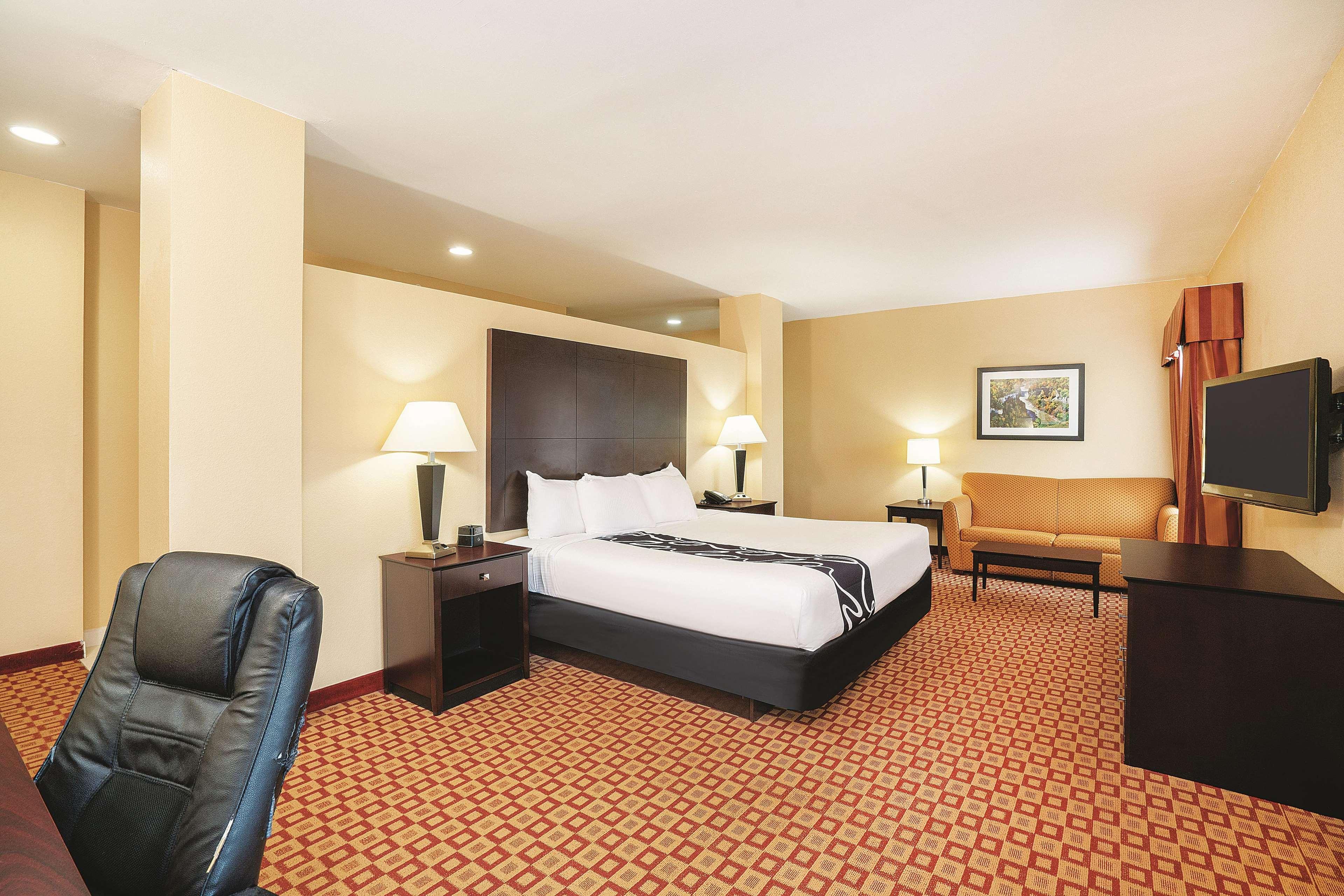 Comfort Inn & Suites Verona At Turning Stone Resort Casino Extérieur photo