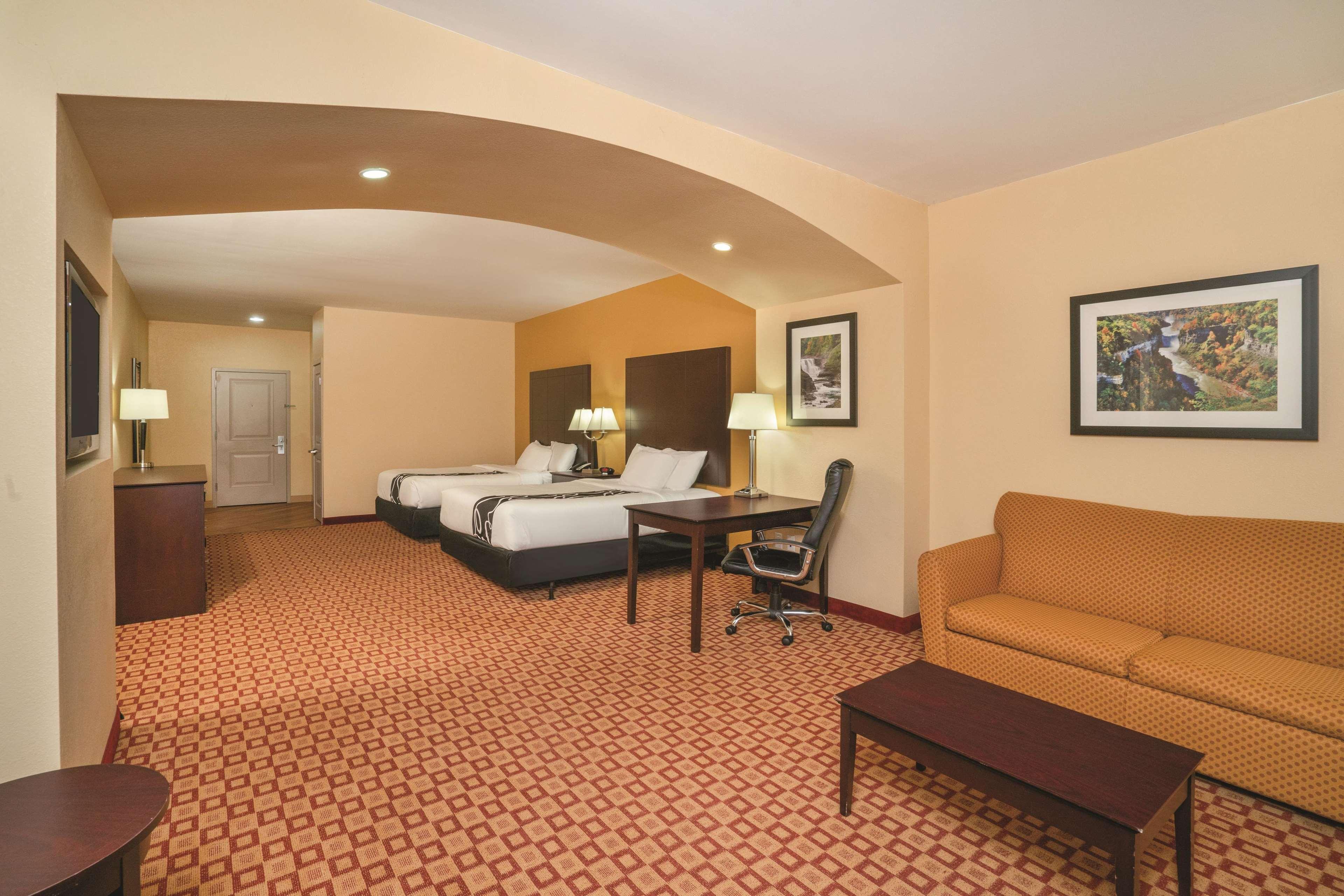 Comfort Inn & Suites Verona At Turning Stone Resort Casino Extérieur photo