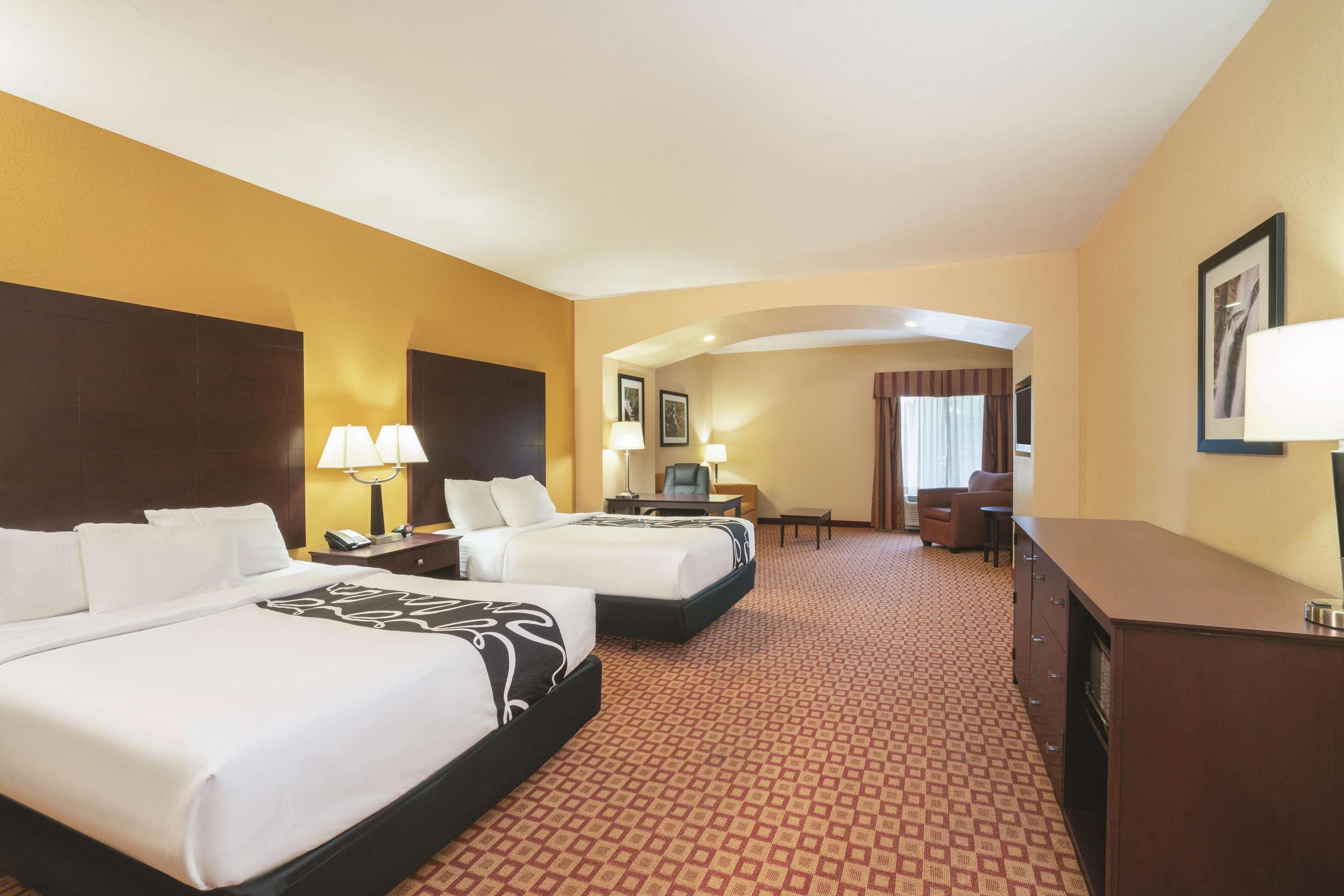 Comfort Inn & Suites Verona At Turning Stone Resort Casino Extérieur photo