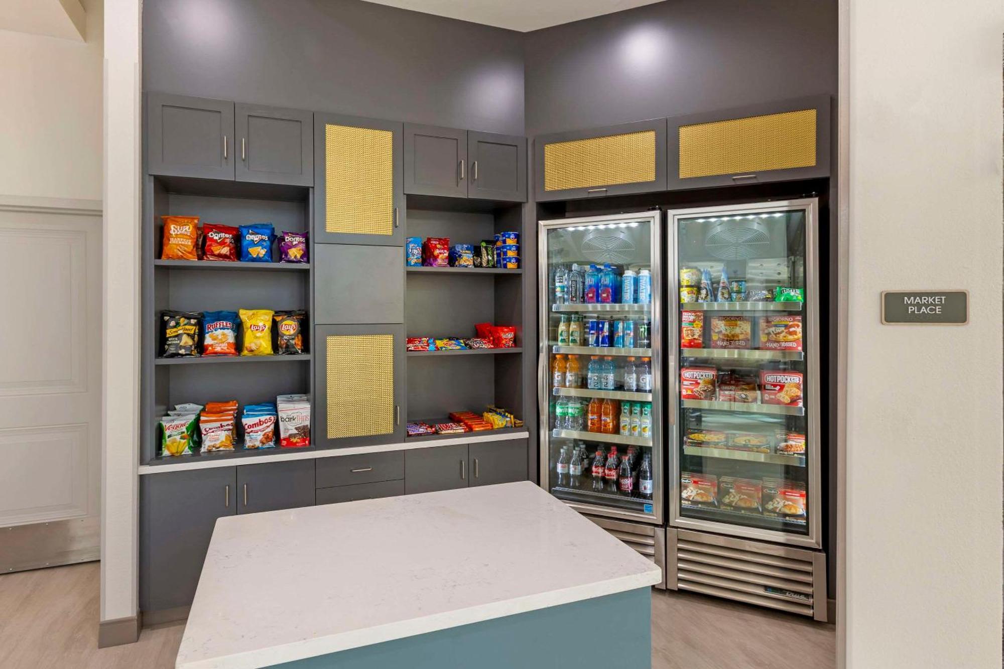 Comfort Inn & Suites Verona At Turning Stone Resort Casino Extérieur photo