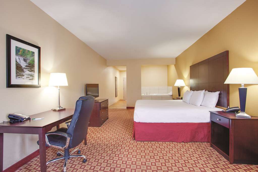 Comfort Inn & Suites Verona At Turning Stone Resort Casino Chambre photo